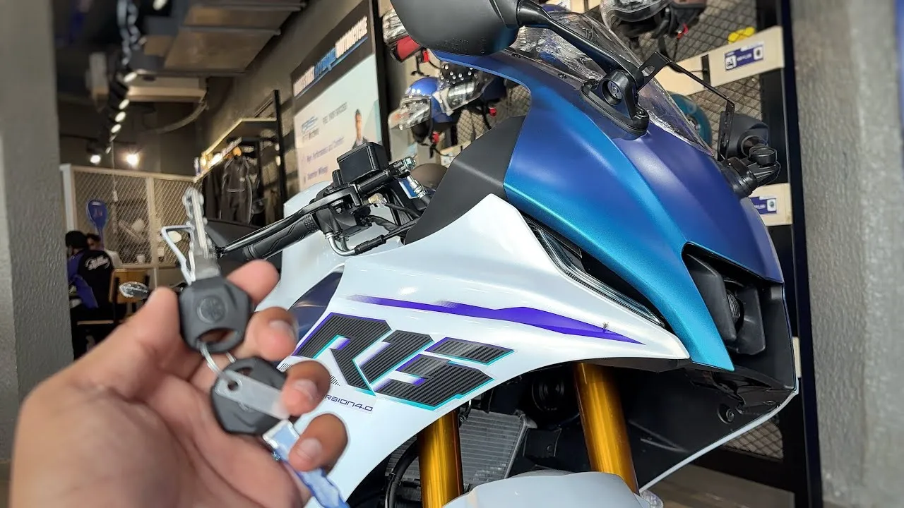 Yamaha R15 V4 Matte Pearl White: Premium Sports Bike Under ₹2 Lakh