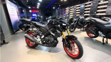 Yamaha MT-15 V2 2025 Launched: New Color TFT Display & Price Drop Explained